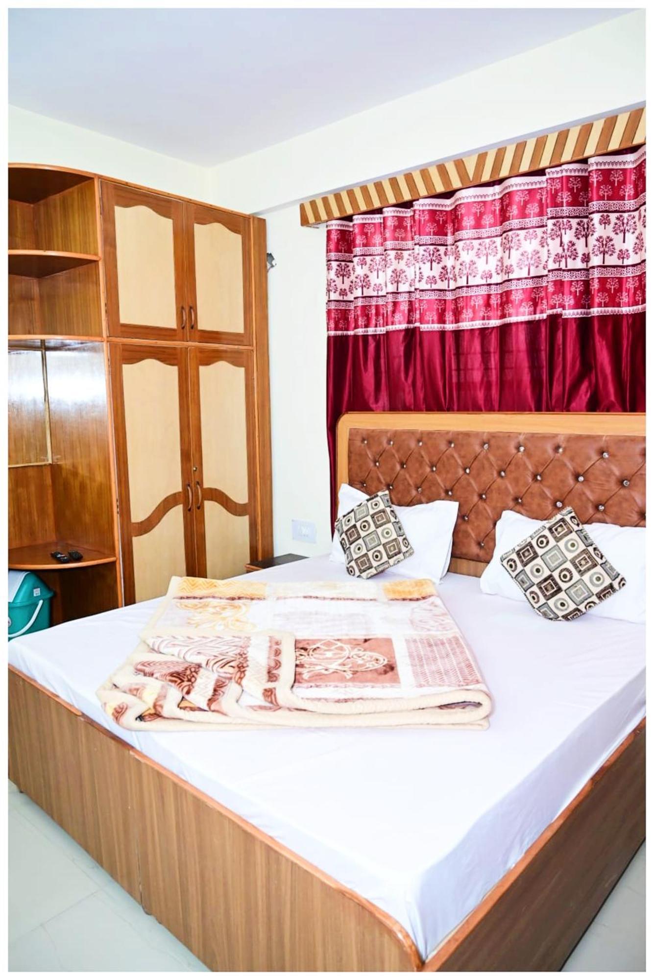 Simla Hotel K R I S H N A B - B Near Mall Road And Temple Esterno foto