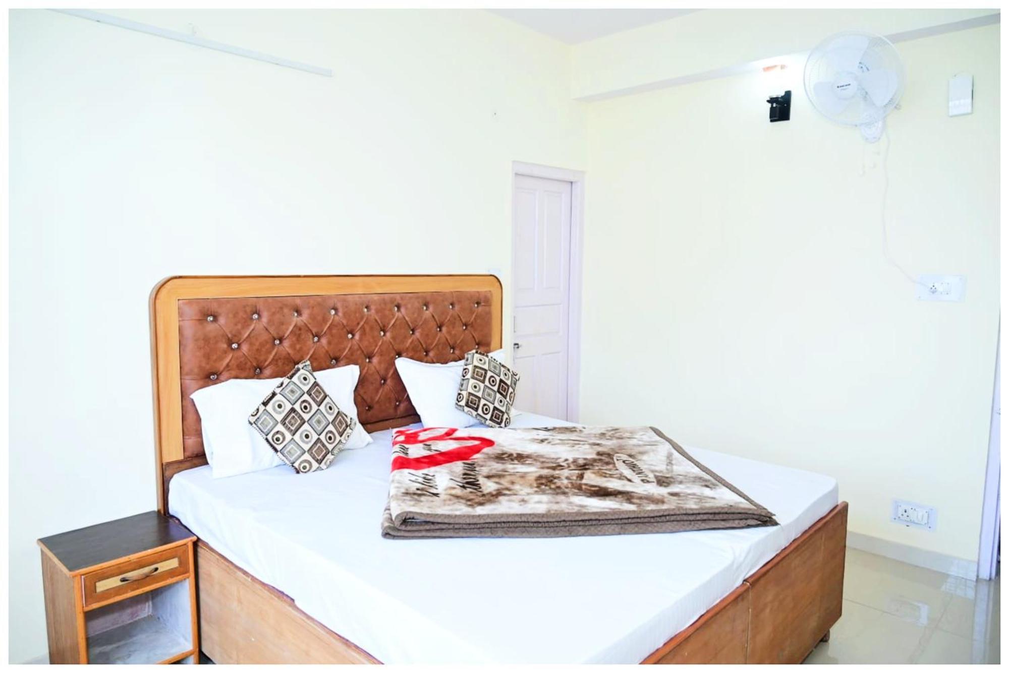 Simla Hotel K R I S H N A B - B Near Mall Road And Temple Esterno foto