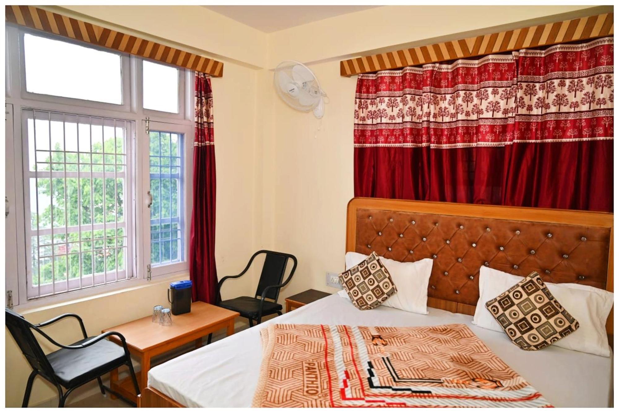 Simla Hotel K R I S H N A B - B Near Mall Road And Temple Esterno foto
